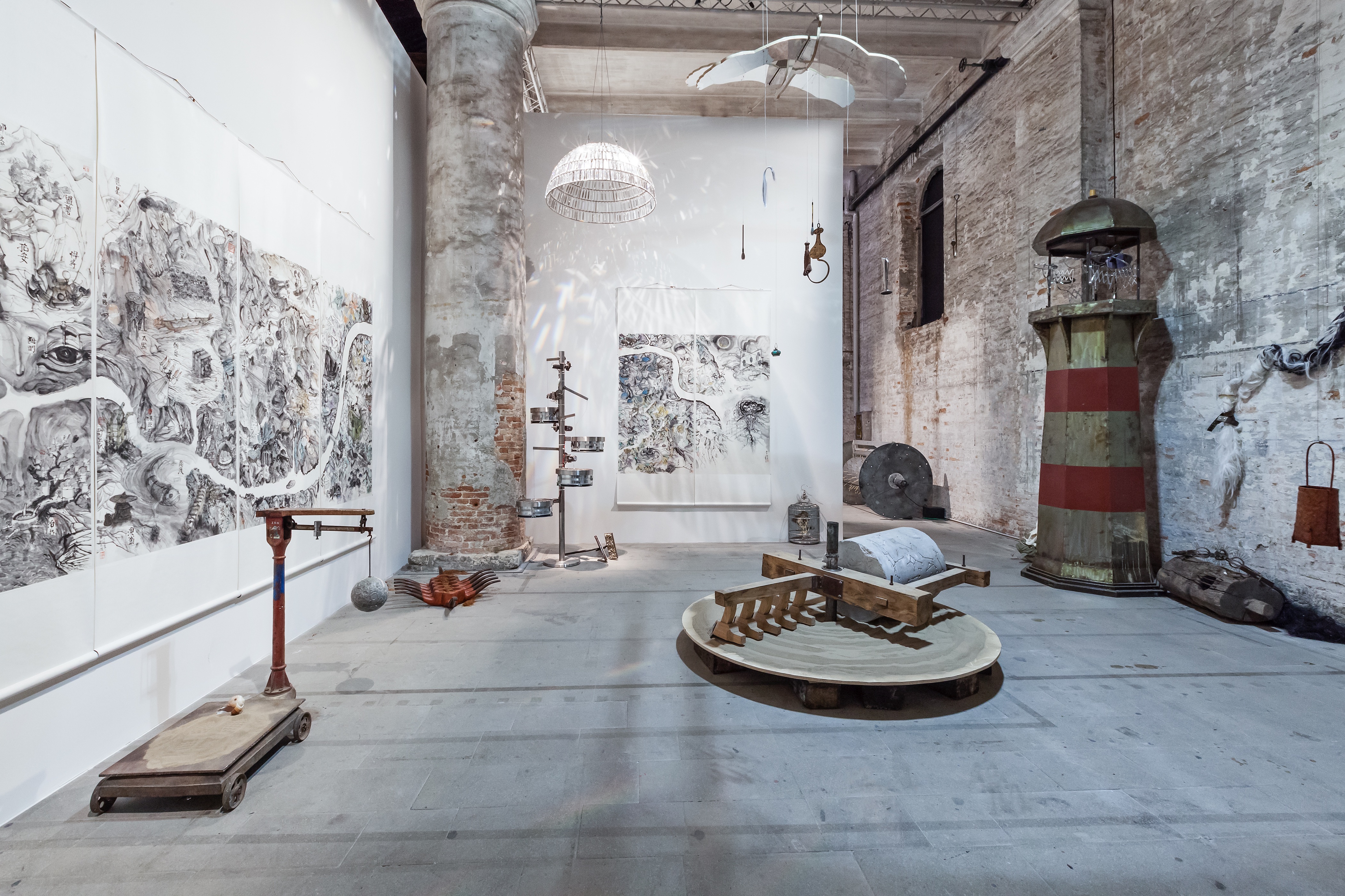 邱注上元灯彩计划在2015年威尼斯双年展上的installation view