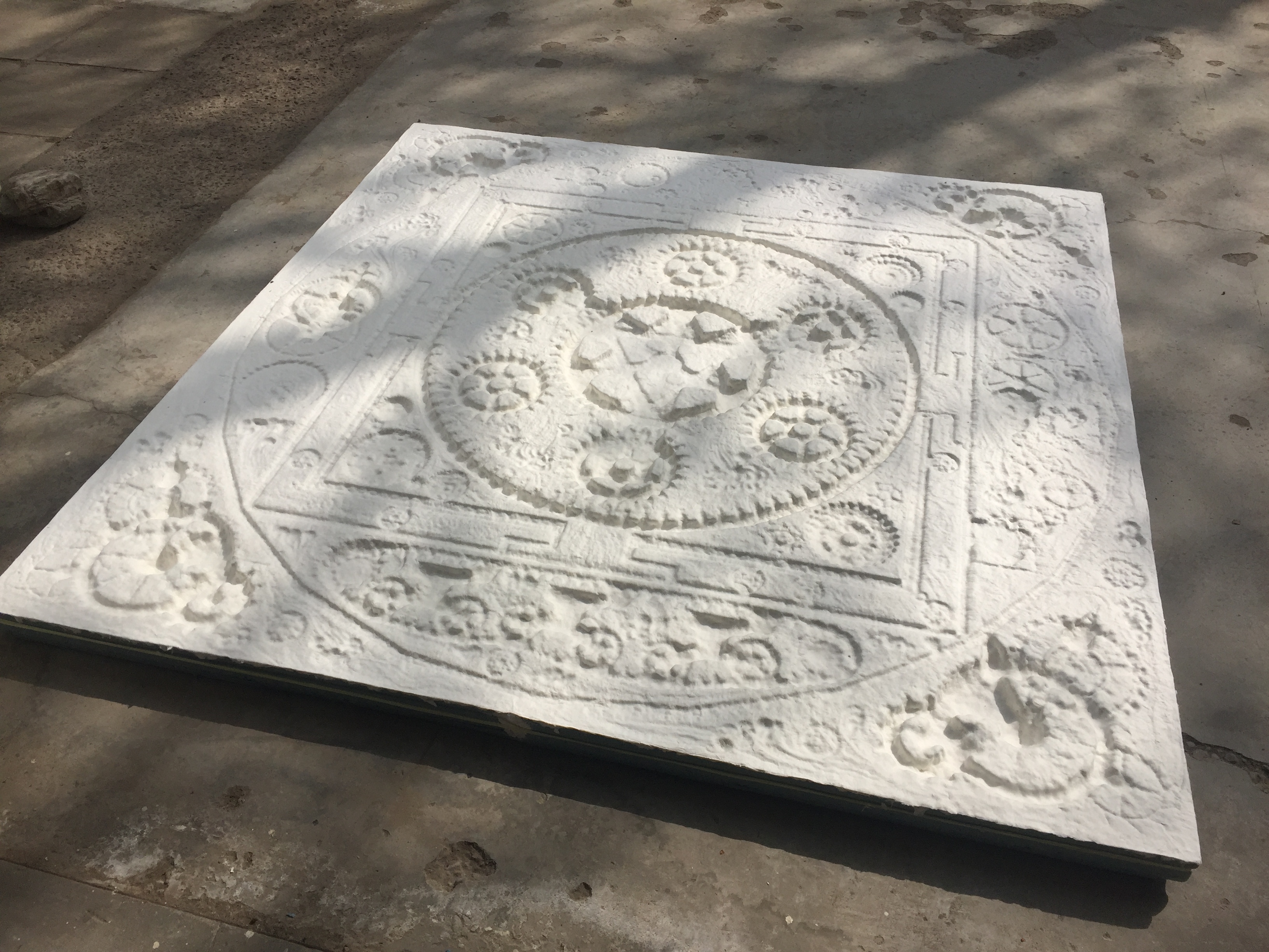 《曼陀罗》纸雕制作现场